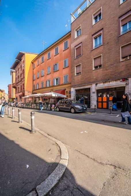 Апартаменти Sotto Le Due Torri 5* Болонья Екстер'єр фото